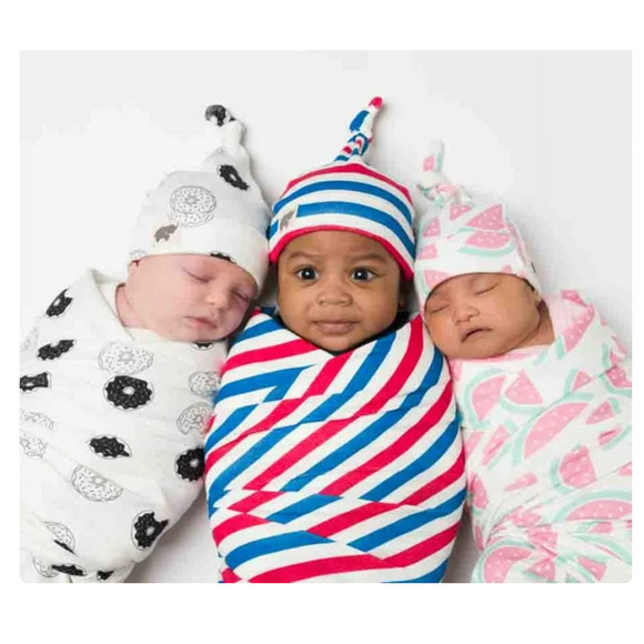 M+A by Monica + Andy Baby First Hello Cuddle Box Blanket + Cap Organic Gift Set - Picture 5 of 5